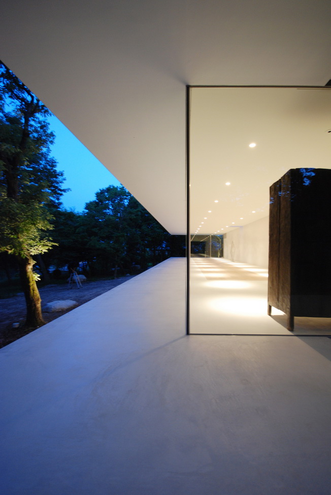 S Gallery & Residence autorstwa Shinichi Ogawa & Associates