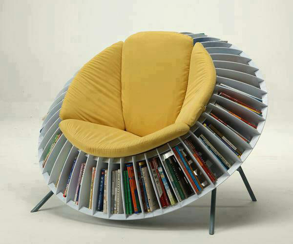 fotel z biblioteczką