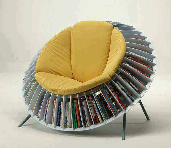 fotel z biblioteczką