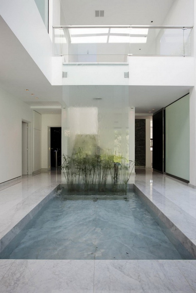 Carrara House – nowoczesna, biała rezydencja