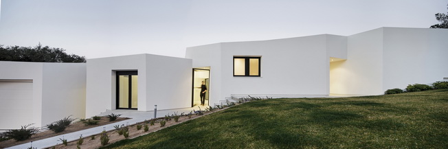Dom w LLavaneres autorstwa MIRAG ArquitecturaiGestió