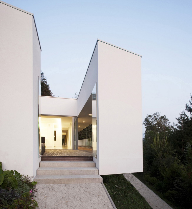 House S autorstwa Smertnik Kraut Architekten