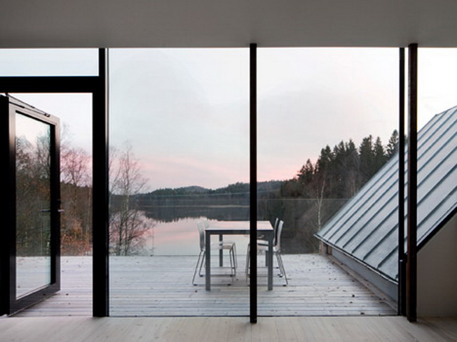 Kjellgren Kaminsky buduje willę jak kościół nad jeziorem w Szwecji