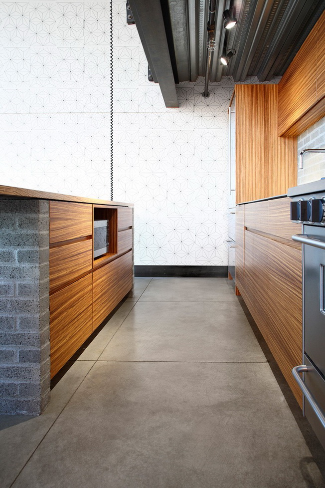 Firma SHED Architecture & Design zakończyła przebudowę loftu w Capitol Hill w Seattle, w stanie Washington.