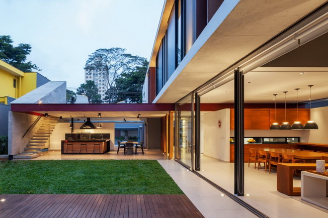 Planalto House autorstwa Flavio Castro