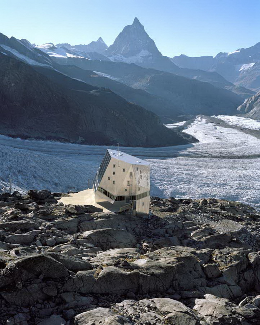 Oryginalna architektura na alpejskich szczytach – schronisko Monte Rosa